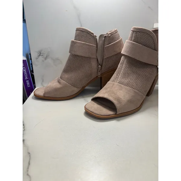 Fergalicious Augustine Taupe‎ Perforated Peep Toe Ankle Boots Tan 8.5M Studded - Image 9