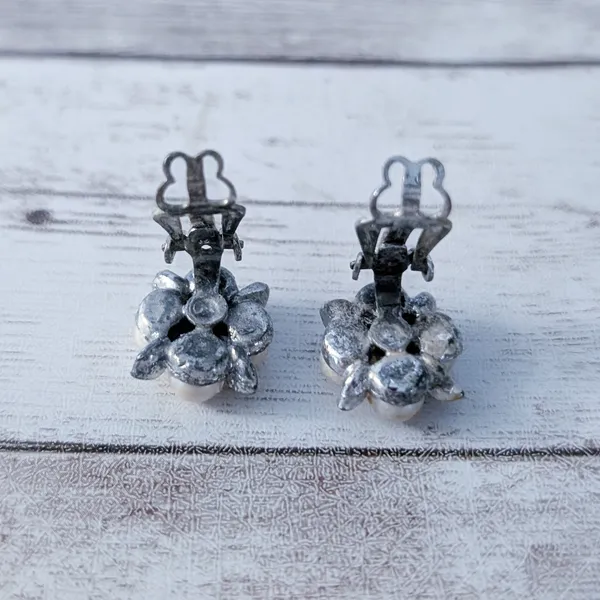 Vintage Clip On Earrings Faux Pearl Quad - Condition Issues - Image 5
