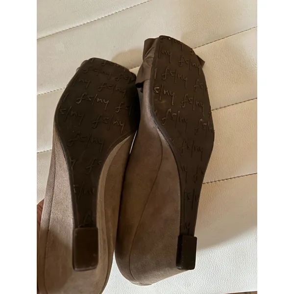 David's Bridal Rochelle Champagne Gold Glitter Peep Toe Pumps Heels‎ Size 8.5M - Image 2