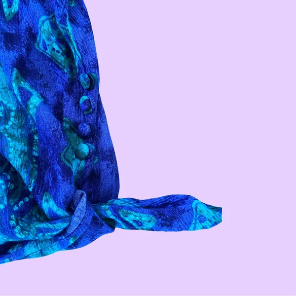 Vintage 90s Blue Patterned Cropped Top 🔥 Size 10 - Image 3