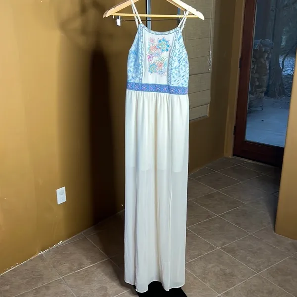 Flying Tomato Sleeveless Embroidered Waist Lined Goddess Maxi Dress Size Medium - Image 2