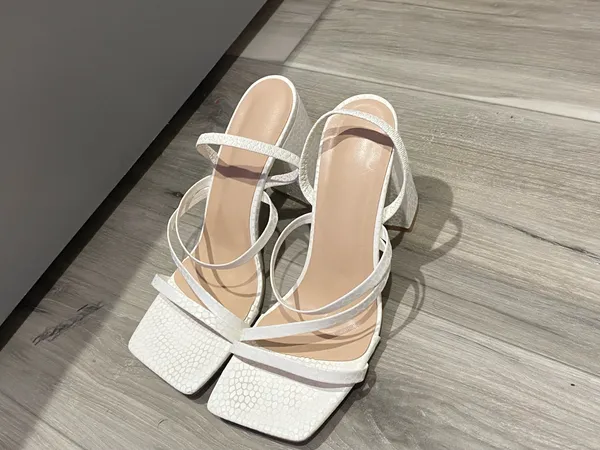 White pair of hills - Image 2