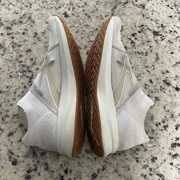 Brooks Levitate‎ 4 LE Women's Running Shoes White Gum Limited Edition Size 9 - Image 4