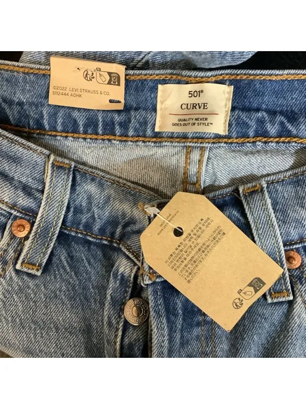 Levi’s Women 501 Size 28x28 Curve Button Closure Denim Jeans. New With Tags - Image 6