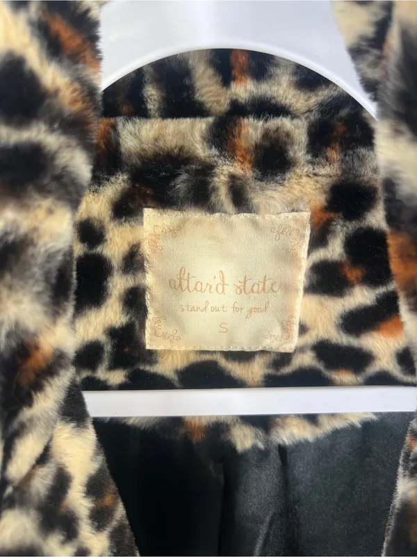 Altar’d State Leopard Print Faux Fur Coat Size Small Mob Wife - Image 3