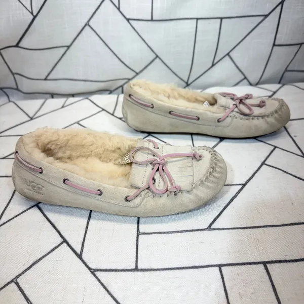 UGG Dakota Slippers Size 6 Gray Pink Suede‎ Fringe Moccasins 1003799 - Image 2