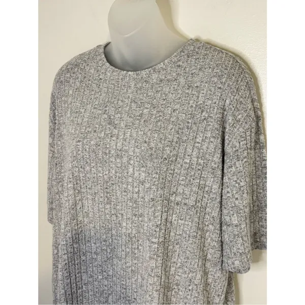 SHEIN Light Gray Ribbed Knit Tee and Shorts Lounge Set Size Small - Image 4