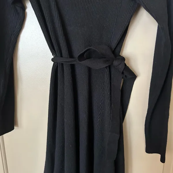 Knit sweater dress with tie - Image 4