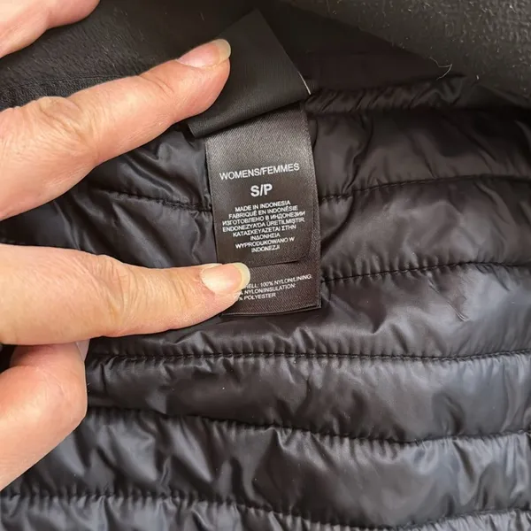 The‎ North Face Lightweight black Puffer Vest Size S - Image 8