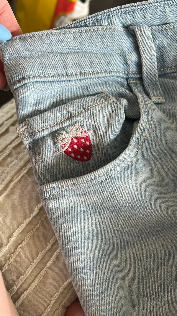 Hollister Low-Rise Jeans - Image 3