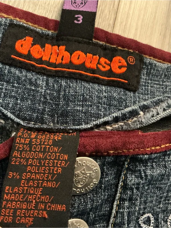 Dollhouse Vtg y2k low rise flare jeans embellished embroidered two toned blue and black - Image 4