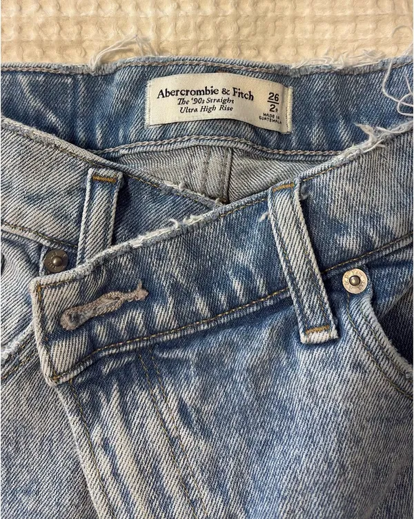 Abercrombie High-Rise Jeans 90s Ultra - Image 3