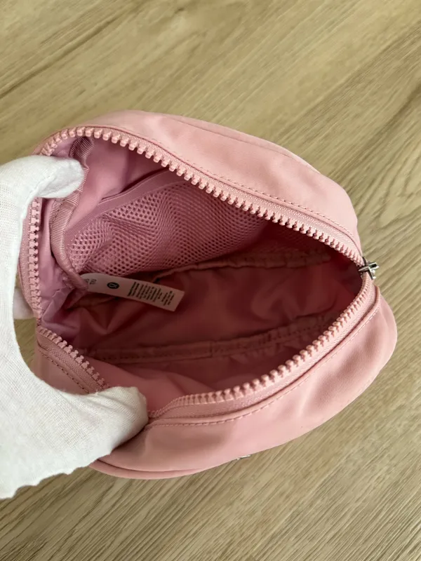 Lululemon City Essentials Pouch Mini 2L - Image 4