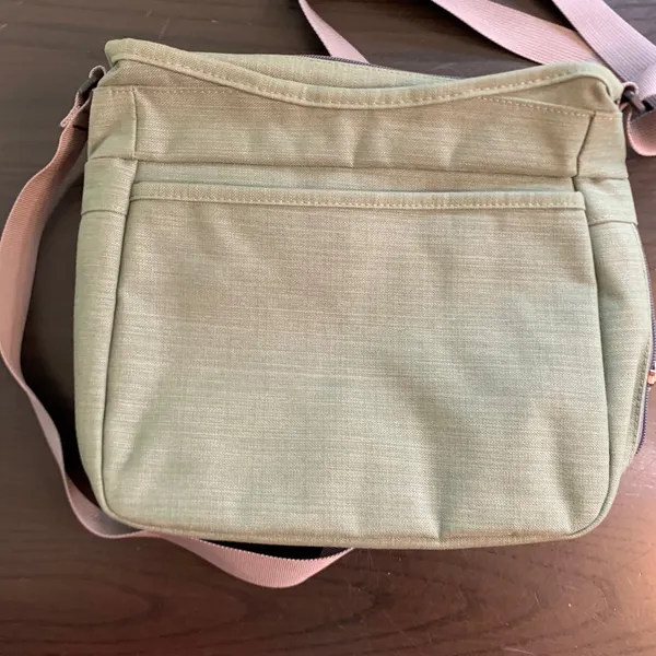 LL Bean Sage Green Crossbody Travel Bag Adjustable Strap Organizer Pocket - Image 4