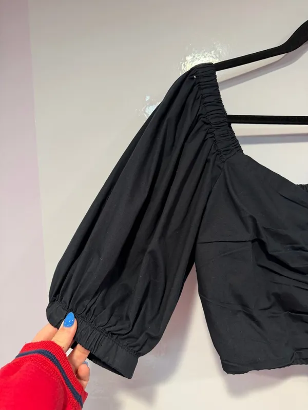 Black‎ puff sleeve Abercrombie and Fitch crop top - Image 2
