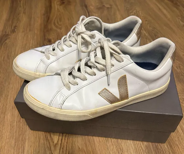 VEJA white gold lace up low top shoes sneakers - Image 2