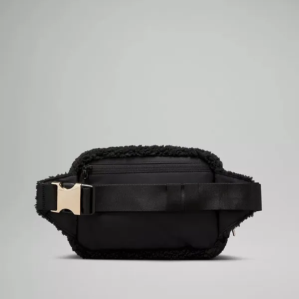 LULULEMON Everywhere Belt Bag Large 2L Fleece,Black/Gold, NWT+FREE shopping Bag - Image 4
