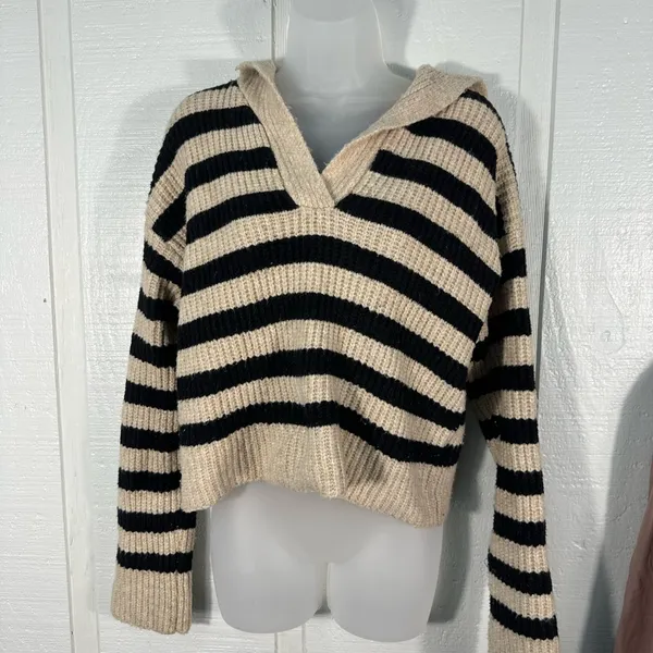 Sincerely Jules Black and Tan Striped Sweater Size Medium NWOT - Image 4