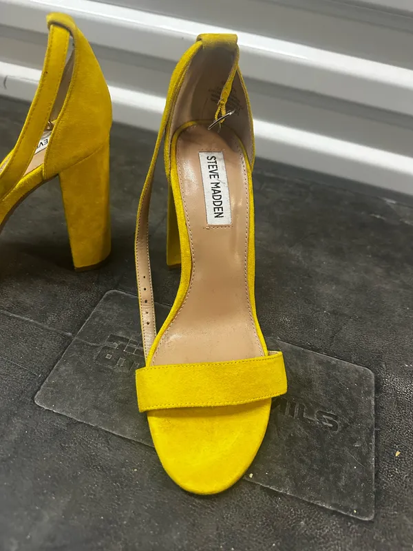 Heels Yellow Size 7.5 - Image 2