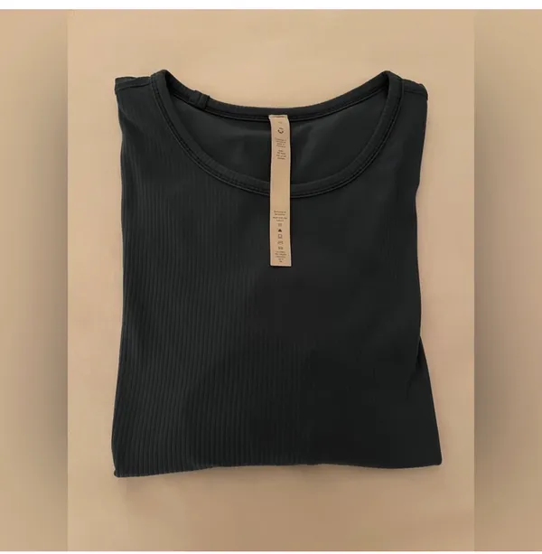 Lululemon Long Sleeve Ribbed Top - Size 10 - Excellent Condition! - Image 7