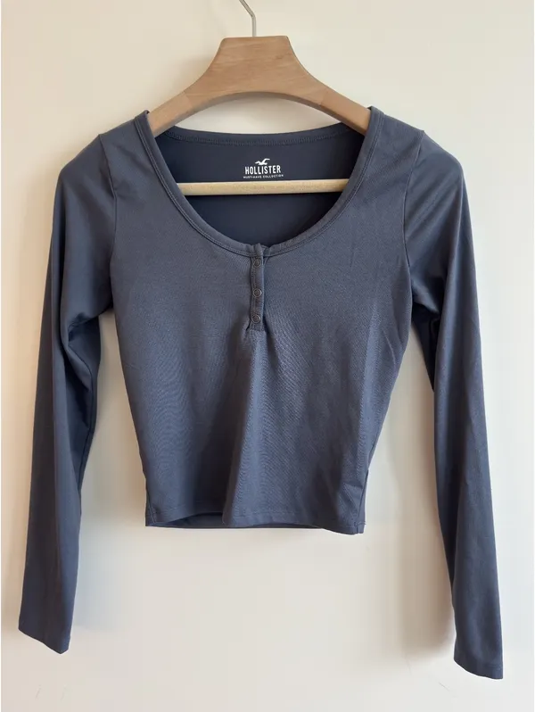 Hollister Must-Have Collection Soft Stretch Henley Crop Top Blue Size Small - Image 2