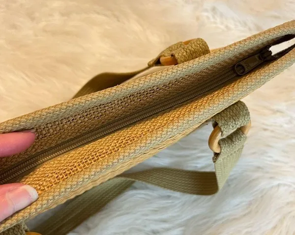 Vintage Woven Purse Shoulder Bag Zipper Closure Made in Taiwan Boho Minimalist - Image 5