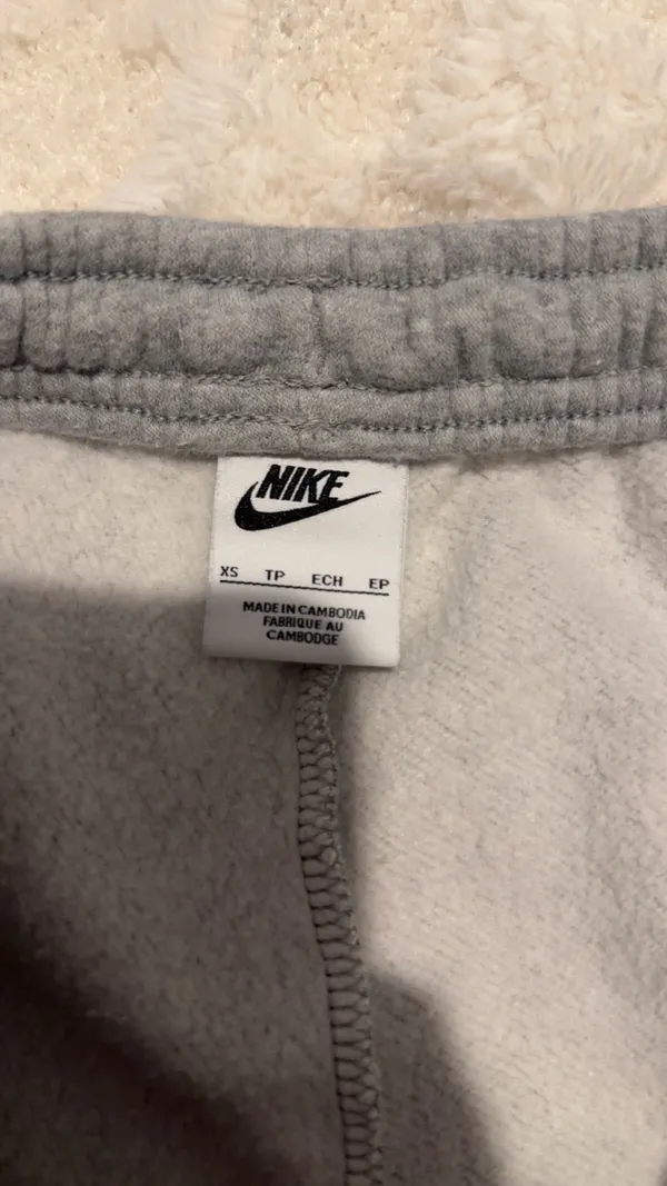 Nike sweatpants - Image 3