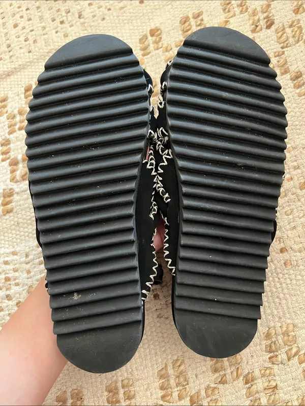 Farm Rio Black Zig Zag Stitch Sandals Size 7 - Image 4