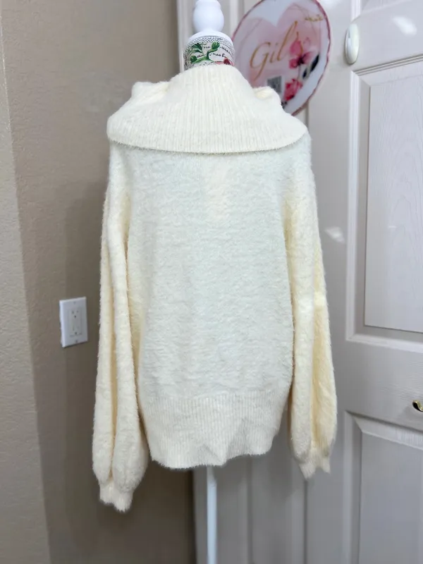 G by Giuliana soft cream sweater size M - Image 3