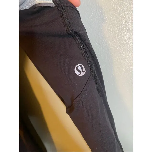 Lululemon Black Mid Rise Capri’s With Pockets Size 2 - Image 6