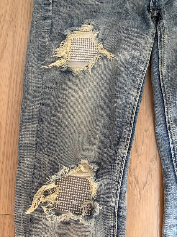 Machine distressed crystal embellished low rise denim jeans - Image 5