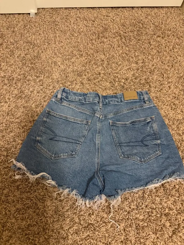American Eagle Curvy Mom Shorts Size 10 Medium Blue Denim Raw Hem Cut Off Zip - Image 2