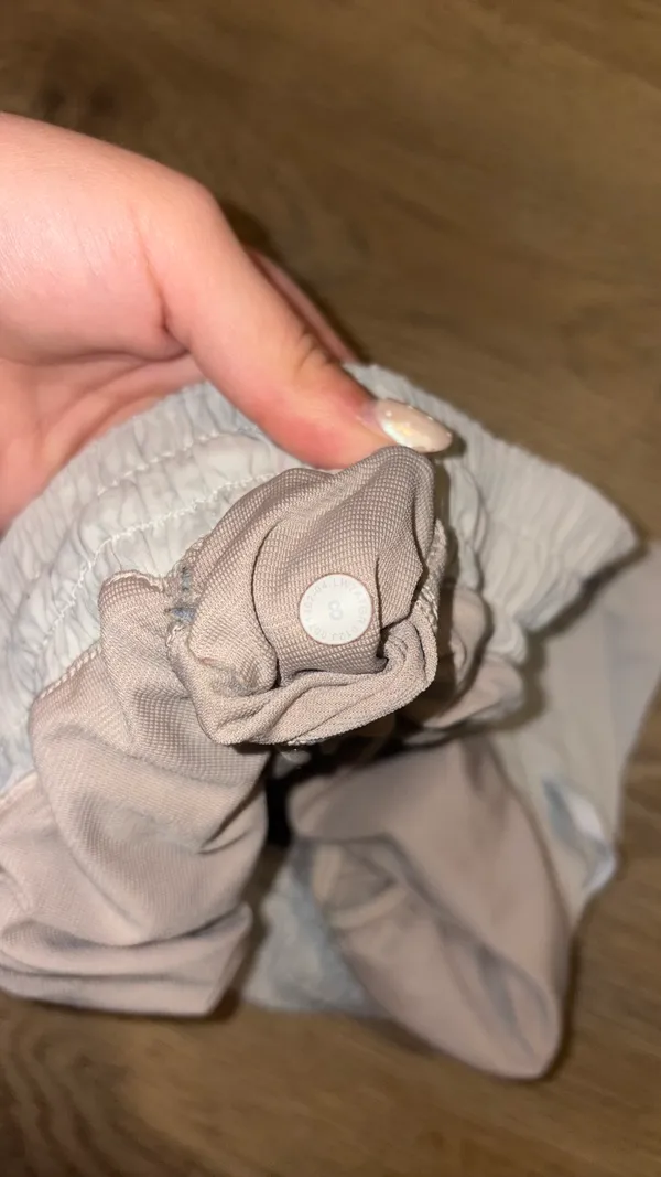 Lululemon Shorts Hotty Hot  - Image 4