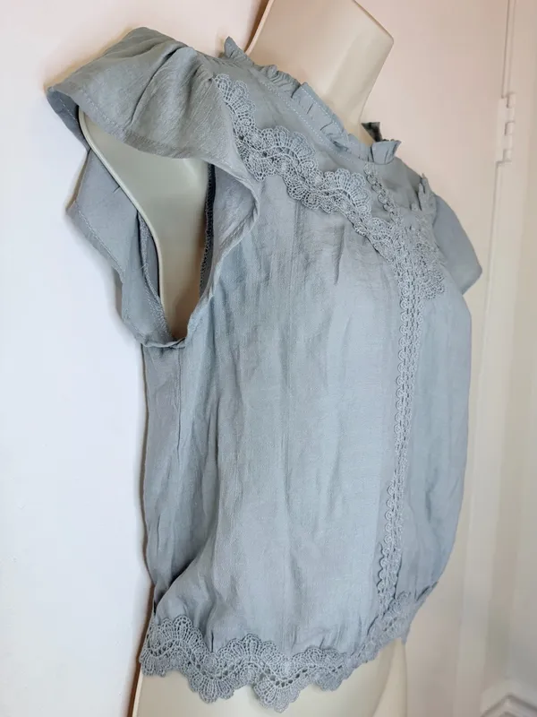 Mine Dusty Blue Lace Trim Blouse Short Sleeve Ruffle Neck Boho Women’s M - Image 4