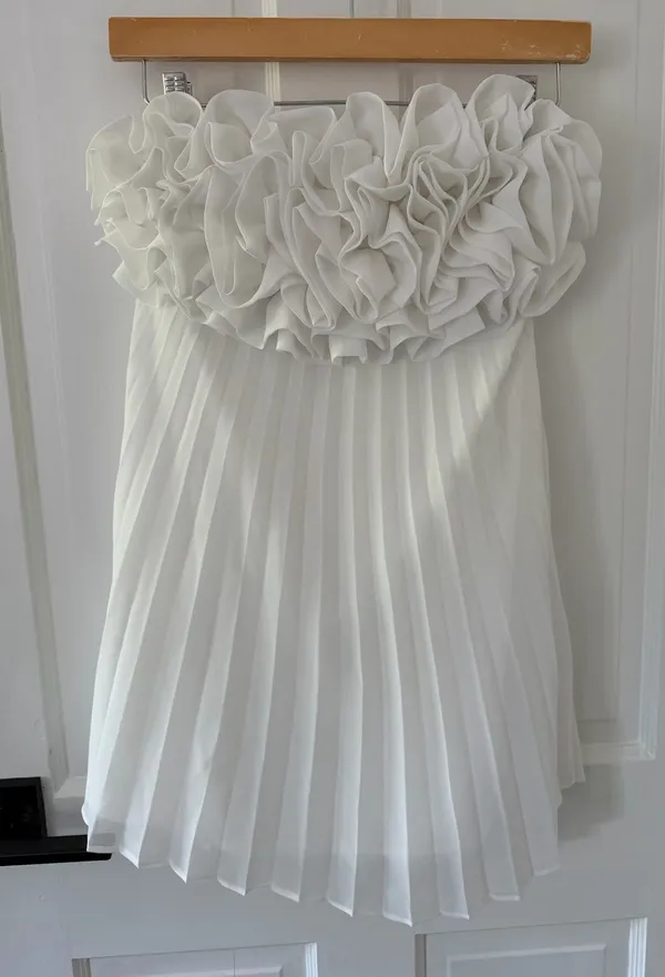 Vestique White Pleated Short Strapless Dress - Image 2