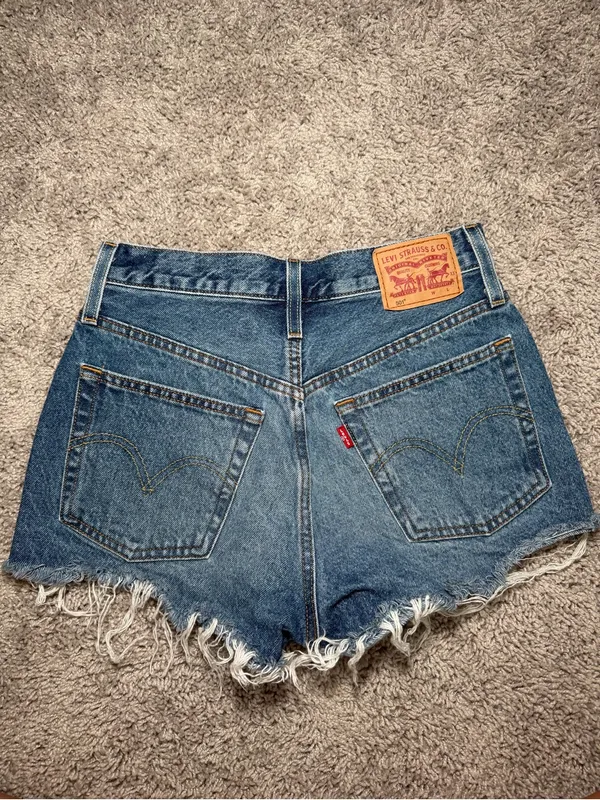 Levi’s 501 Original Fit High-Rise Women’s Shorts - Image 2
