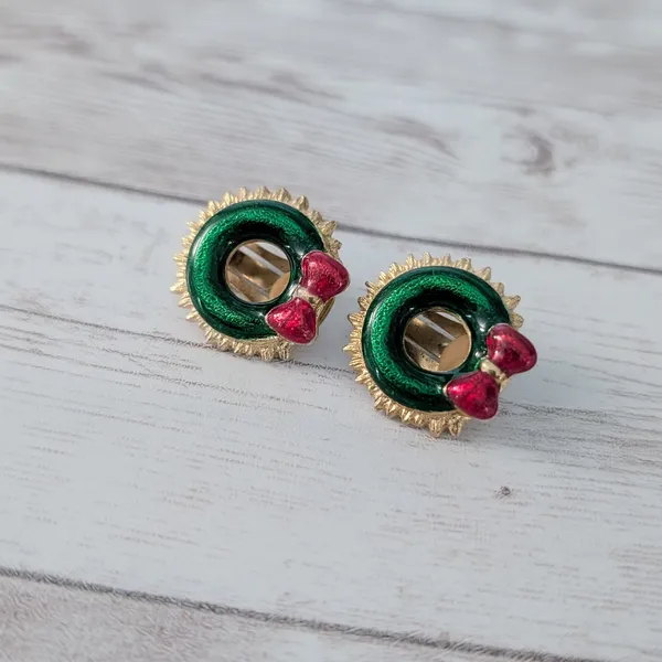 Vintage Clip On Earrings Statement Christmas Wreath Pretty 7/8" - Image 2