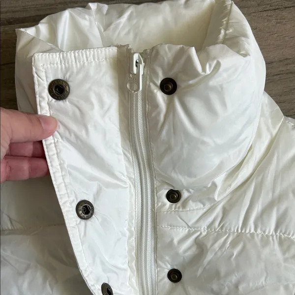 Old Navy White Puffer Vest - Image 4