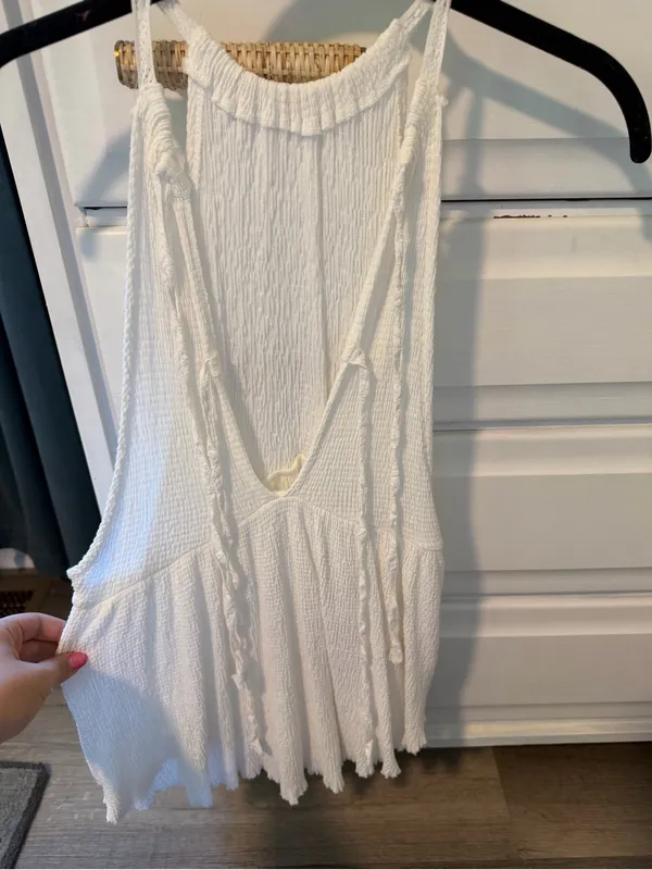 Urban Outfitters White Textured Sleeveless Ruffled Hem Tank - Image 2