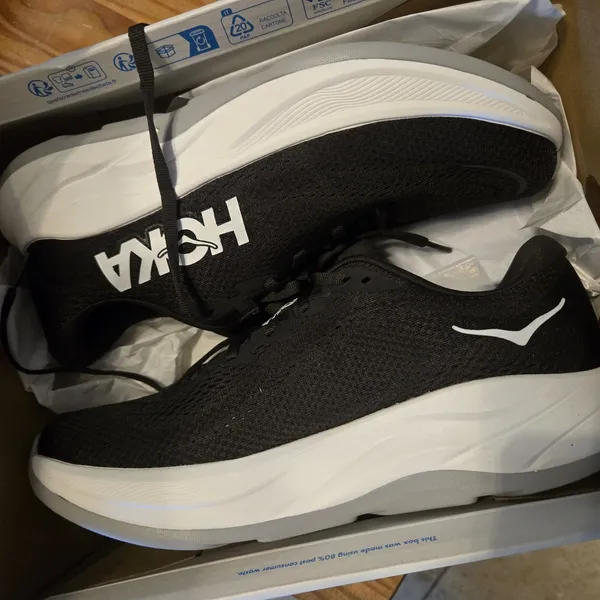 HOKA One One Rincon 4 Running Shoes Women’s 9 B Black White Sneakers 1155131 NEW - Image 3