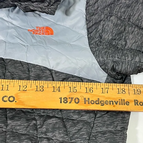 The North Face Reversible Primaloft Quilted Jacket Sz S‎ Gray W/Orange Accents - Image 9