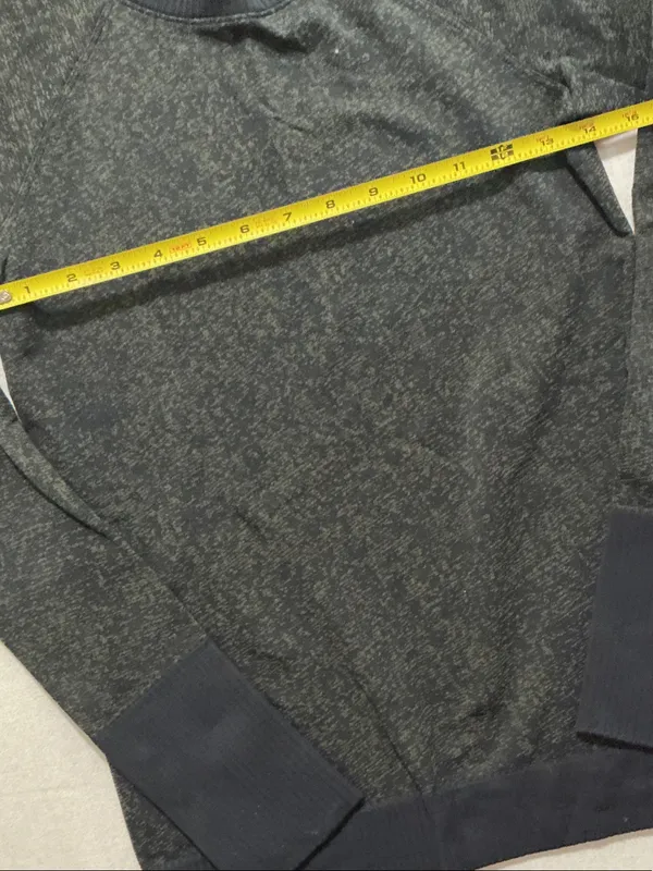 lululemon athletica Men's Charcoal Crewneck Sweater - Image 4