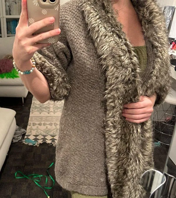 Kenar women’s furry sweater jacket cardigan brown size medium - Image 2