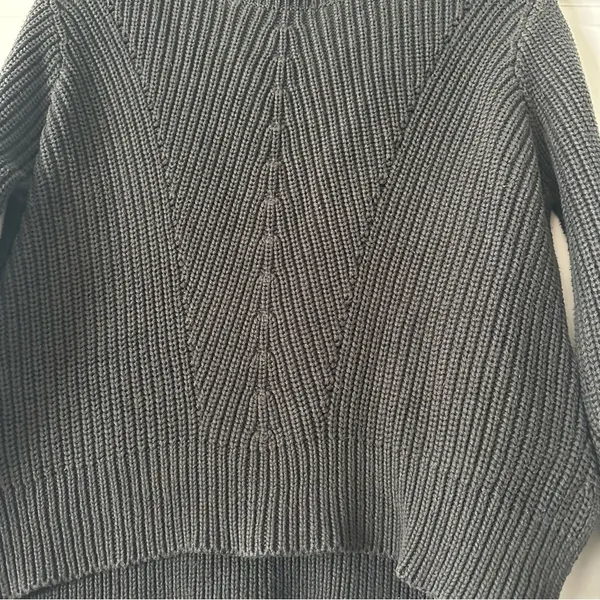 H&M | Women’s Chunky-Knit Split Hem Cropped Sweater | Medium - Image 2