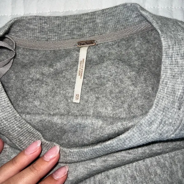 Free People Sweatshirt - Image 3