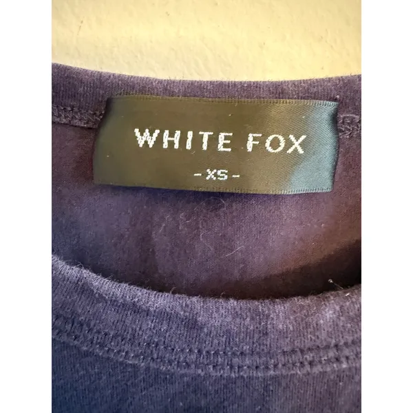 White Fox Boutique Women Navy Blue Graphic Logo Baby Tee XS Short Sleeve Shirt - Image 4