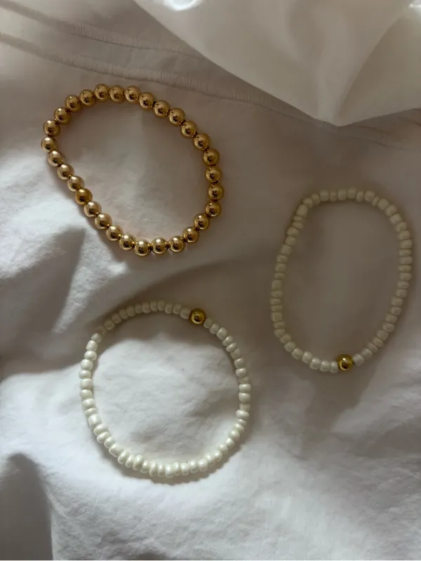 Handmade bracelet set (3) • white and gold beads - Image 6