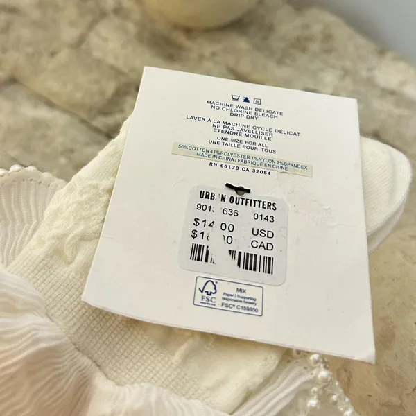 URBAN OUTFITTERS Pearl Ruffle Lace Crew Sock in White Size OS NWT - Image 3