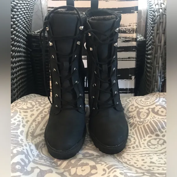 New Dolce Vita Dixy Faux Shearling Trim Heel Platform Boots - Image 3