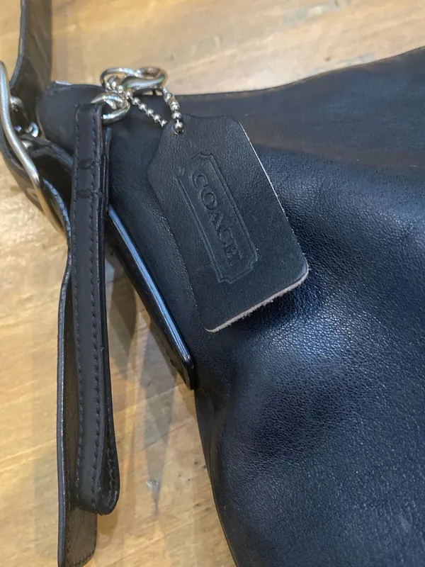 Vintage Coach Legacy Slim Duffle 9326 Black Leather Shoulder Bag - Image 4